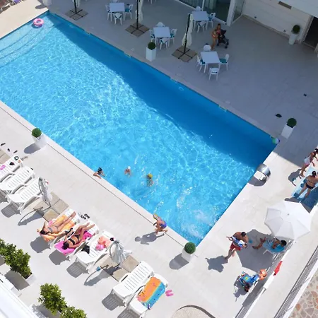 Luxurious Holiday In With Pool