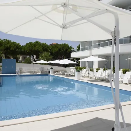 Luxurious Holiday In With Pool בית נופש