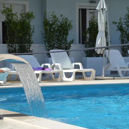 בית נופש Luxurious Holiday In With Pool